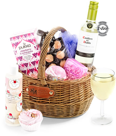 Valentine's Day Pampering Set in Gift Basket With White Wine